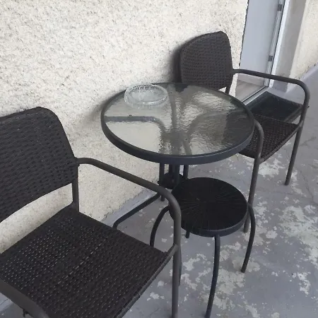 Spacious Apartment With Free Parking Apartment